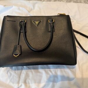 Prada Galleria Saffiano Leather bag in black